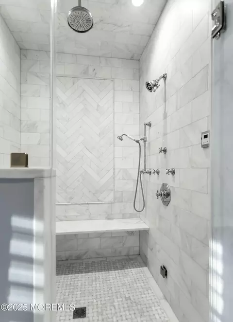 Bath - 47 Bellevue Ave, Rumson, NJ 07760 photo 4 of 9