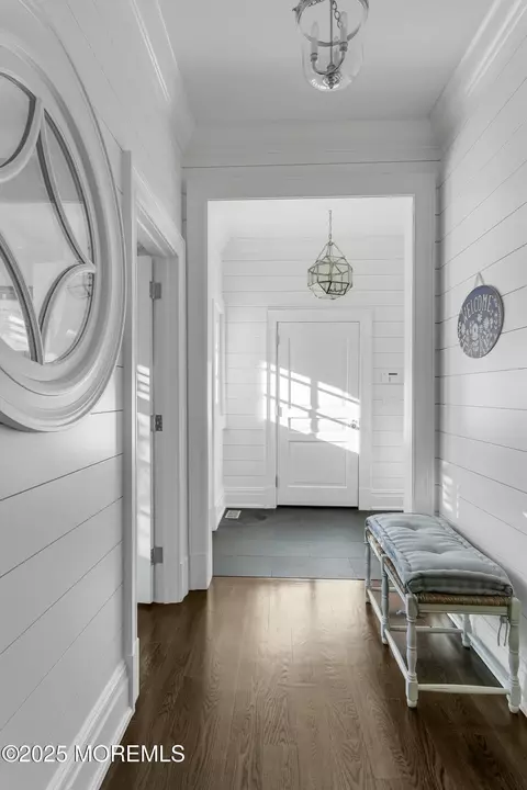 Entry Way - 47 Bellevue Ave, Rumson, NJ 07760 photo 4 of 5