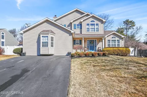 21 Sun Hollow Rd, Howell, NJ 07728