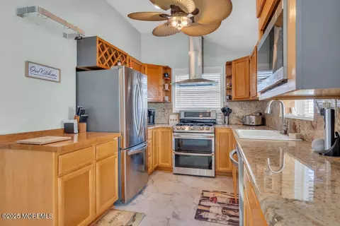 Kitchen - 1604 Beach Blvd, Forked River, NJ 08731 photo 4 of 9