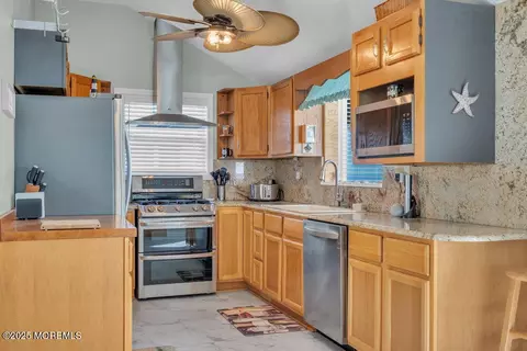 Kitchen - 1604 Beach Blvd, Forked River, NJ 08731 photo 3 of 9