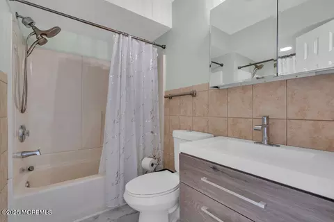 Bath - 1604 Beach Blvd, Forked River, NJ 08731 photo 3 of 7