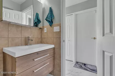 Bath - 1604 Beach Blvd, Forked River, NJ 08731 photo 7 of 7