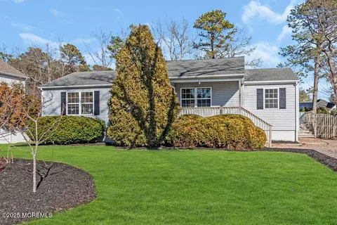 327 Hayes Ave, Bayville, NJ 08721