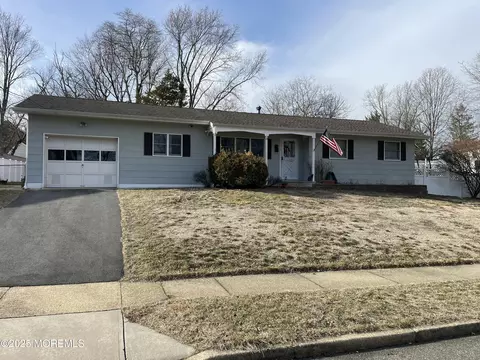 21 Dogwood Dr, Jackson, NJ 08527