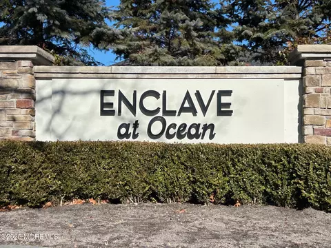3 Pelican Ct, Ocean, NJ 07712