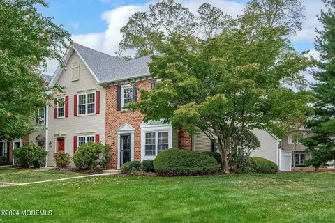 17 Steeple Chase Ct, Tinton Falls, NJ 07724