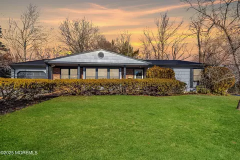 34 Forrest Hill Dr, Howell, NJ 07731