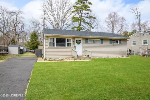 14 Blue Spruce Dr, Jackson, NJ 08527