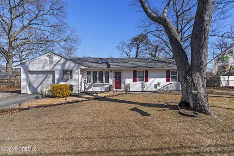 561 Holly Village Ln, Toms River, NJ 08753