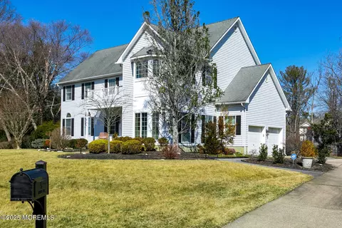5 Azalea Ln, Shrewsbury, NJ 07702