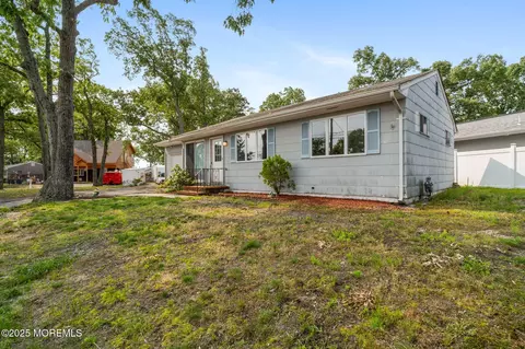 625 Twin River Dr, Forked River, NJ 08731