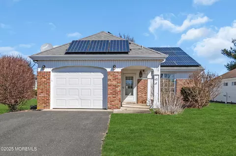 45 Greenwich Ave, Manchester, NJ 08759