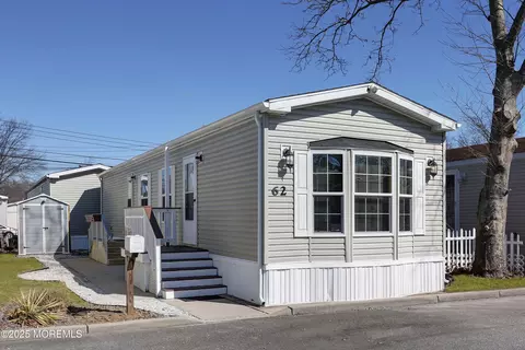 62 Alex Ct, Hazlet, NJ 07730