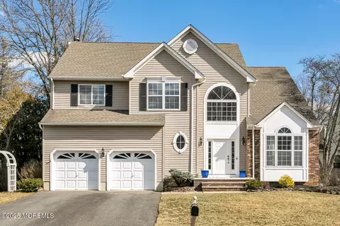 35 Constitution Dr, Shrewsbury, NJ 07702