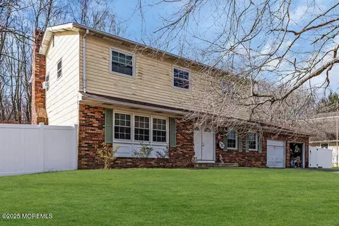 52 Newbury Rd, Howell, NJ 07731