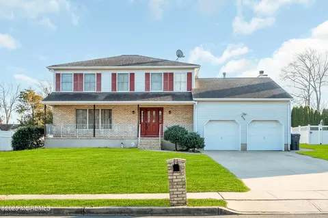 951 Somerset Dr, Toms River, NJ 08753
