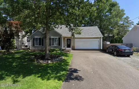 1074 Buccaneer Ln, Manahawkin, NJ 08050