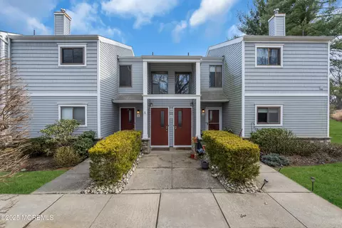 10 Joyce Ct, Tinton Falls, NJ 07701