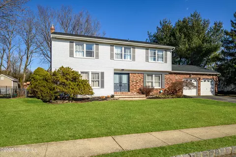 8 Cypress Ln, Marlboro, NJ 07746