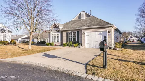 15 Manchester Ct, Jackson, NJ 08527