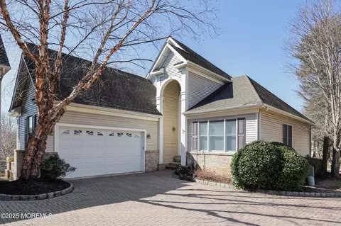 41 Erin Ct, Atlantic Highlands, NJ 07716