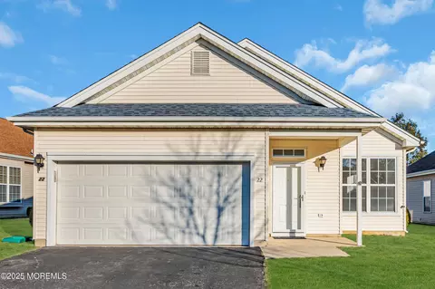 22 Kirkby Ln, Manchester, NJ 08759