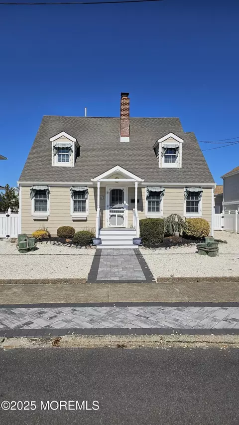 20 5th Ave, Seaside Park, NJ 08752