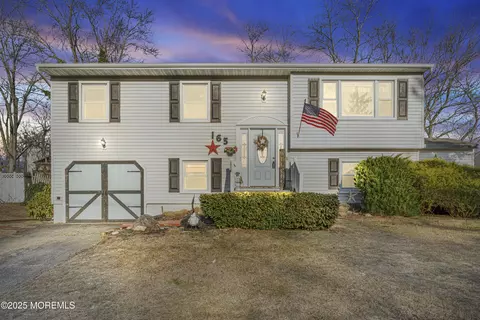 165 Smith Cir, Point Pleasant, NJ 08742