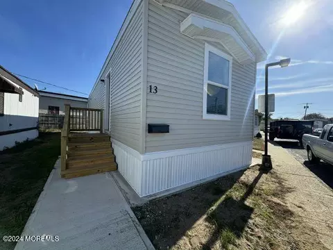 13 Avenue A, Keansburg, NJ 07734