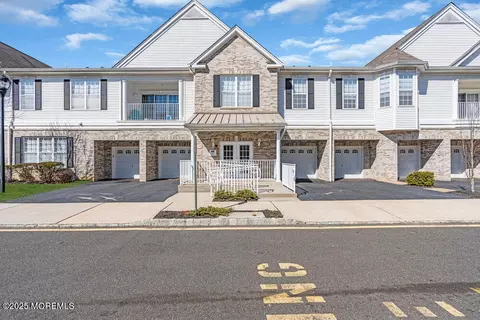 102 Magna Carta Dr, Morganville, NJ 07751