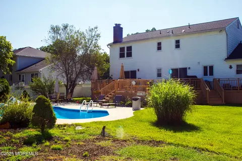 174 Pinebrook Rd, Manalapan, NJ 07726