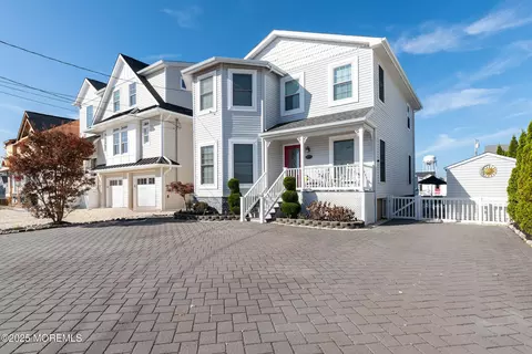 24 Dorothy Dr, Manahawkin, NJ 08050