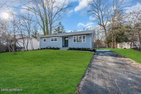 18 Villanova Dr, Jackson, NJ 08527