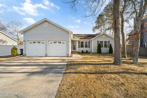 105 Hatch Ln, Manahawkin, NJ 08050