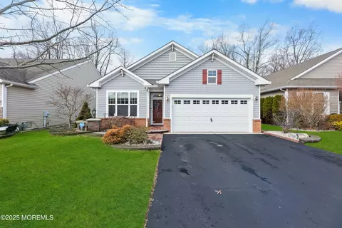 33 Kingston Dr, Jackson, NJ 08527
