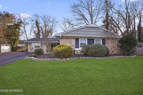 3 Ives Pl, Aberdeen, NJ 07747