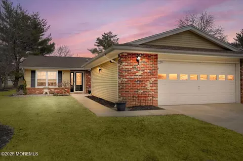 490 Grandin Rd #490A, Monroe, NJ 08831