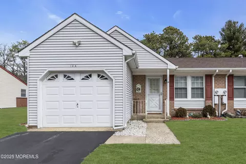 16 Easton Dr #A, Manchester, NJ 08759