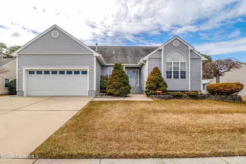 11 Oakengates Dr, Toms River, NJ 08757