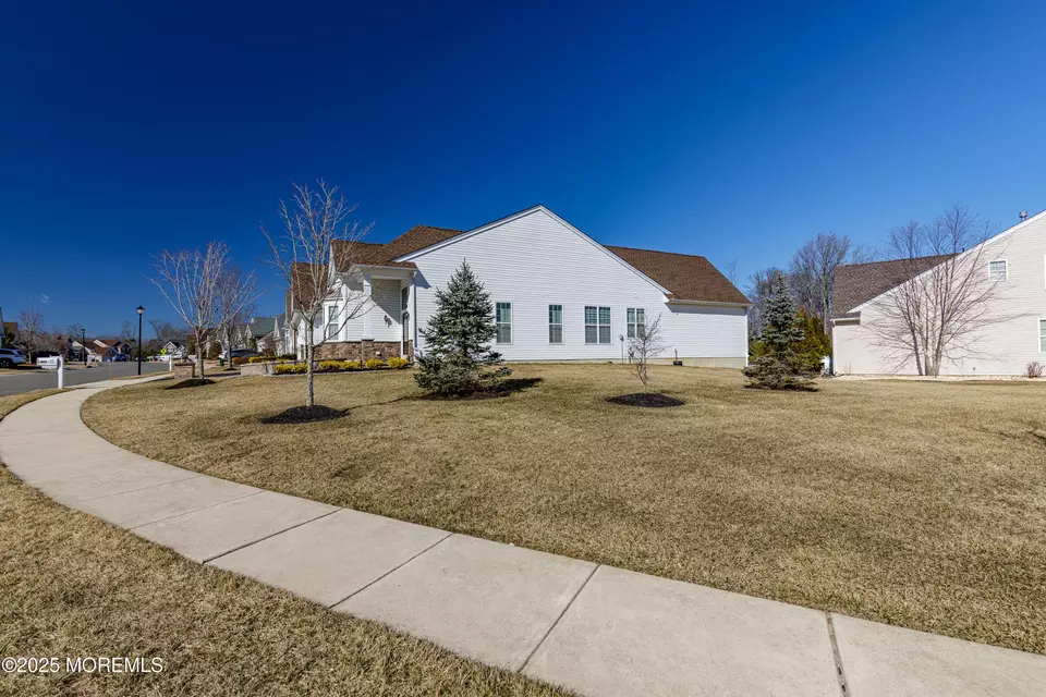 Exterior - 17 Legacy Ct, Freehold, NJ 07728 photo 4 of 10