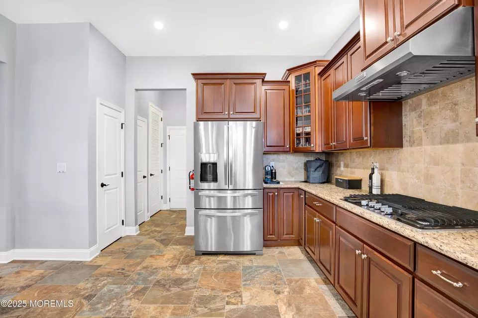 Entry Way - 17 Legacy Ct, Freehold, NJ 07728 photo 2 of 2