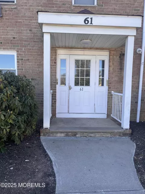 61 Manchester Ct #C, Freehold, NJ 07728
