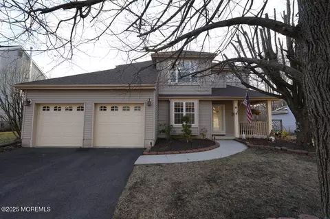 10 Enclosure Dr, Morganville, NJ 07751