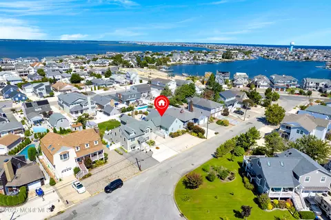 11 Sturgis Rd, Lavallette, NJ 08735