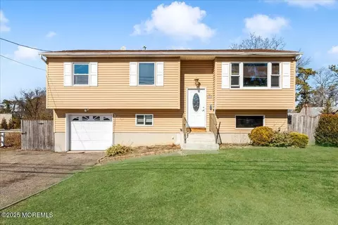 1808 Shore Blvd, Toms River, NJ 08753