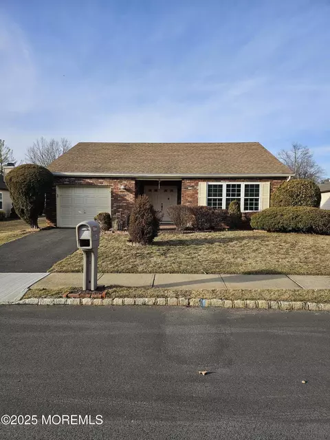 73 Clubhouse Ln, Marlboro, NJ 07746