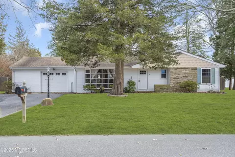12 Pinehurst Dr, Little Egg Harbor, NJ 08087