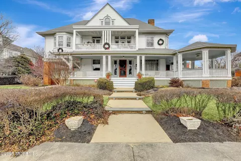 211 Cedar Ave, Allenhurst, NJ 07711