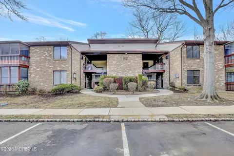 162 Cross Slope Ct #B, Manalapan, NJ 07726